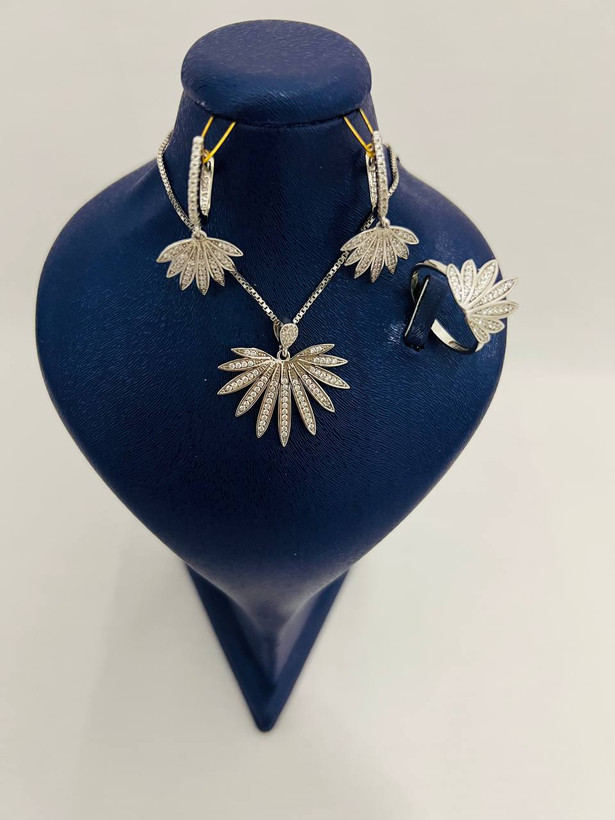 نیم ست نقره طرح برگ نخل همراه با انگشتر کد 126