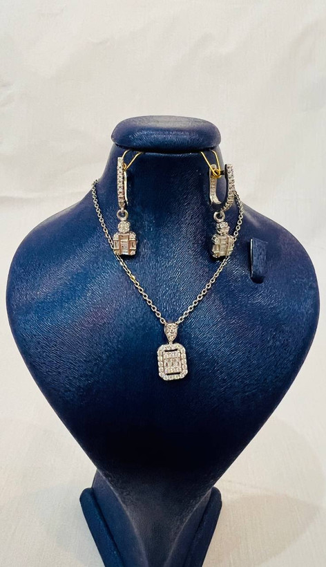 نیم ست زنانه نقره با نگینهای باگت کد NS105