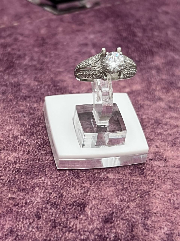 انگشتر زنانه نقره با آبکاری رودیوم کد 111